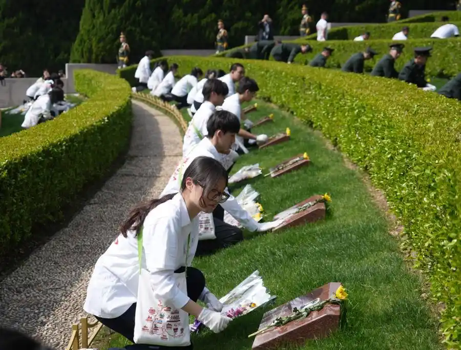 ���K׷�h(yu��n)�İ�˼��Ӣ�����E��(r��n)�������Ϻ��e�С�������Ӣ�ҡ����}���߻��(d��ng)